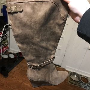 Brown size 8.5 boots